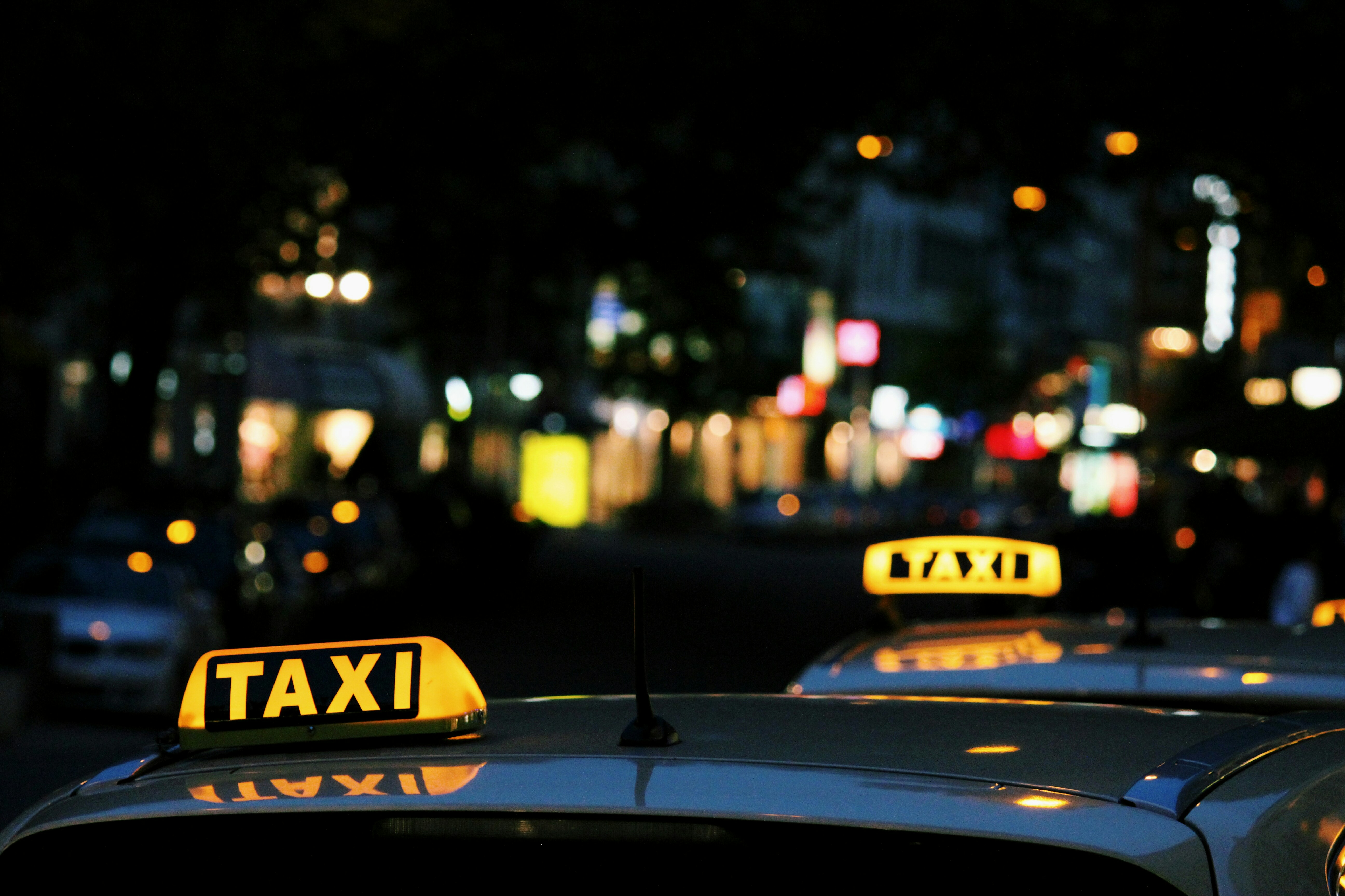 Taxi bei nacht
